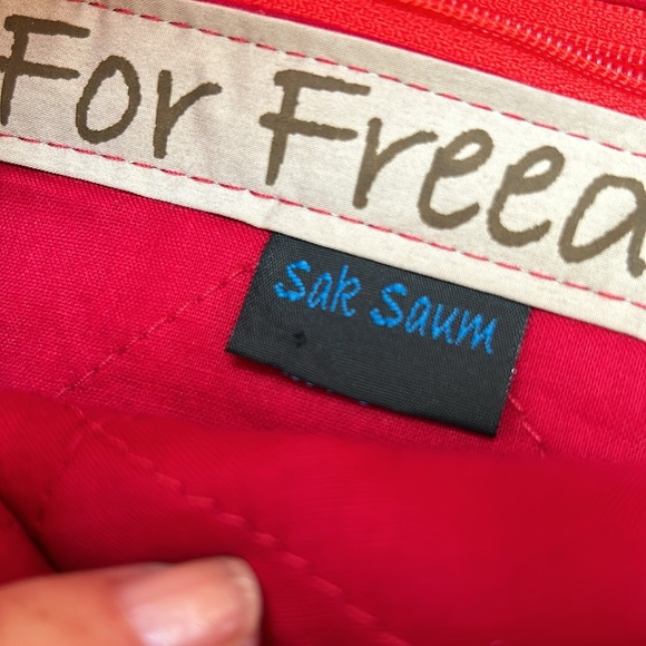 For Freedom - Sak Saum  designed Handpainted foldover clutch w hideable chain. - Picture 5 of 6